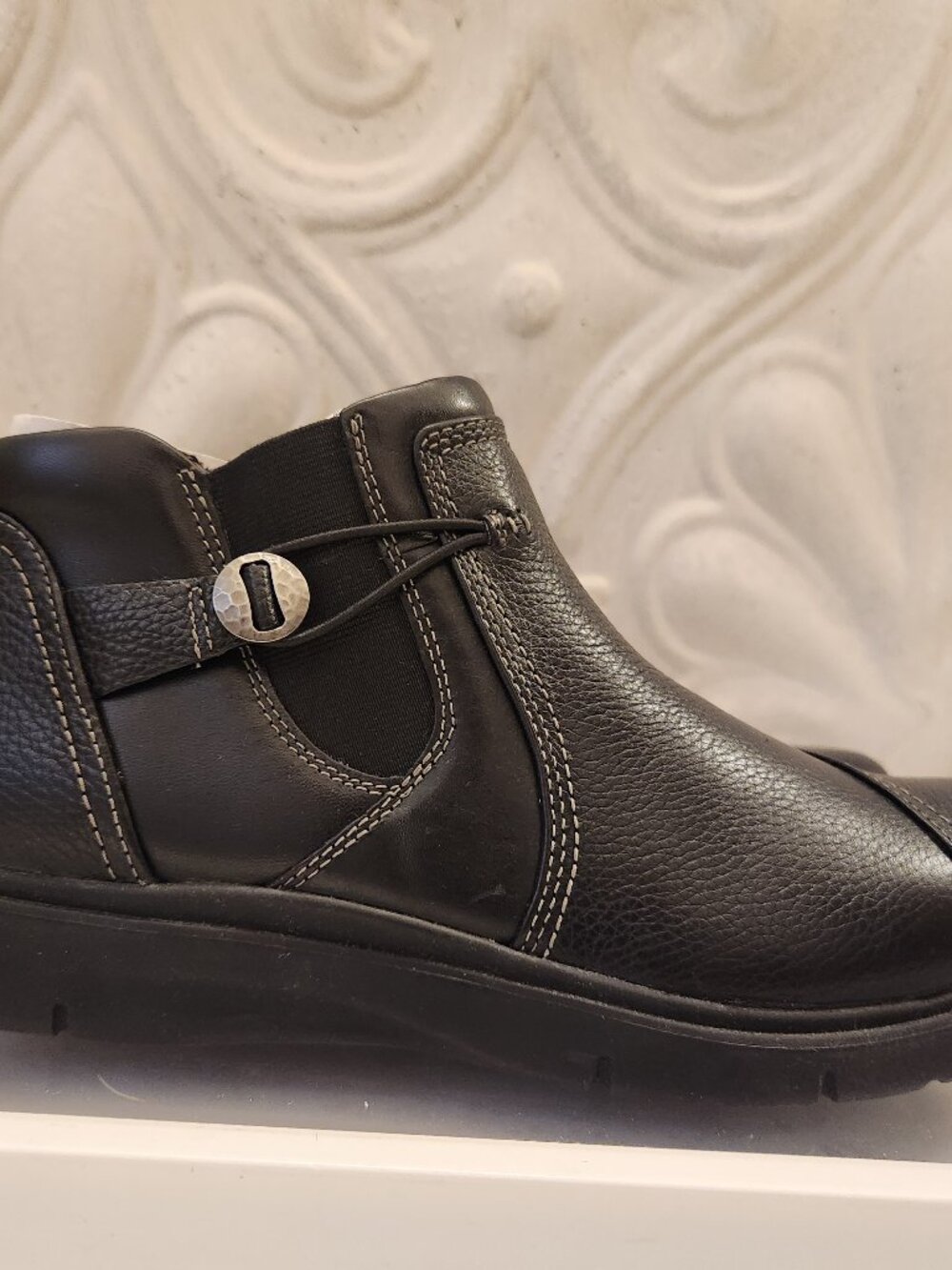 Clarks Certina Joy Black Leather Booties. Like New. Size 9.5 Wide